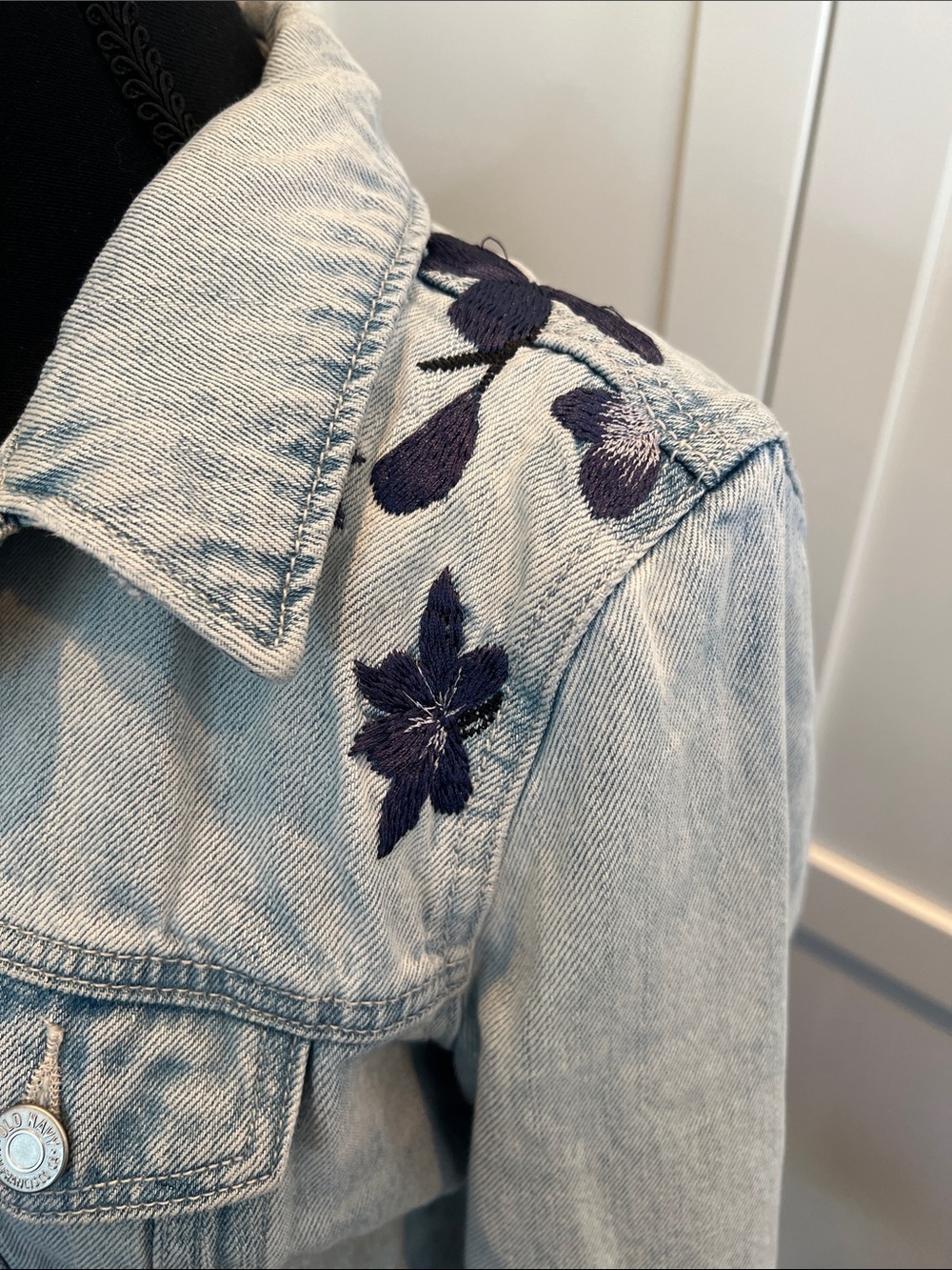 Old Navy Light Blue Embroidered Denim Jacket Size S EUC - Picture 3 of 9